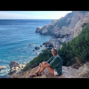 Meet your Posher, Ayca